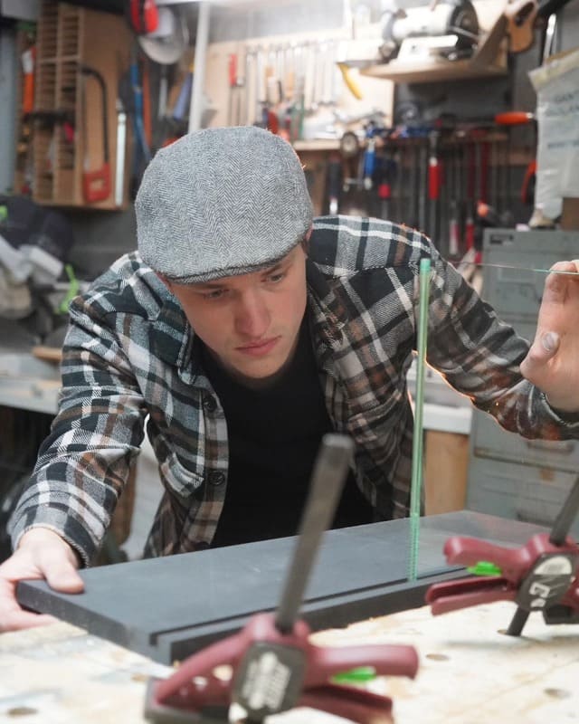 Xavier Weksteen dans son atelier de menuiserie dans la Pévèle à Genech