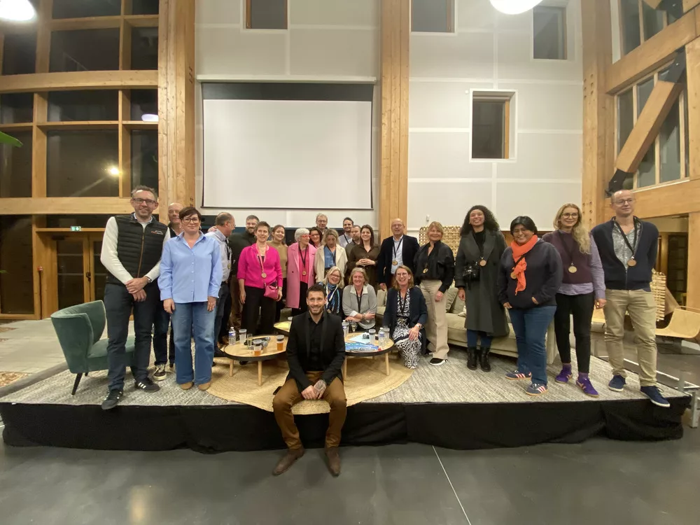 Les membres du Pévèle Business club autour de Mathieu Debuchy