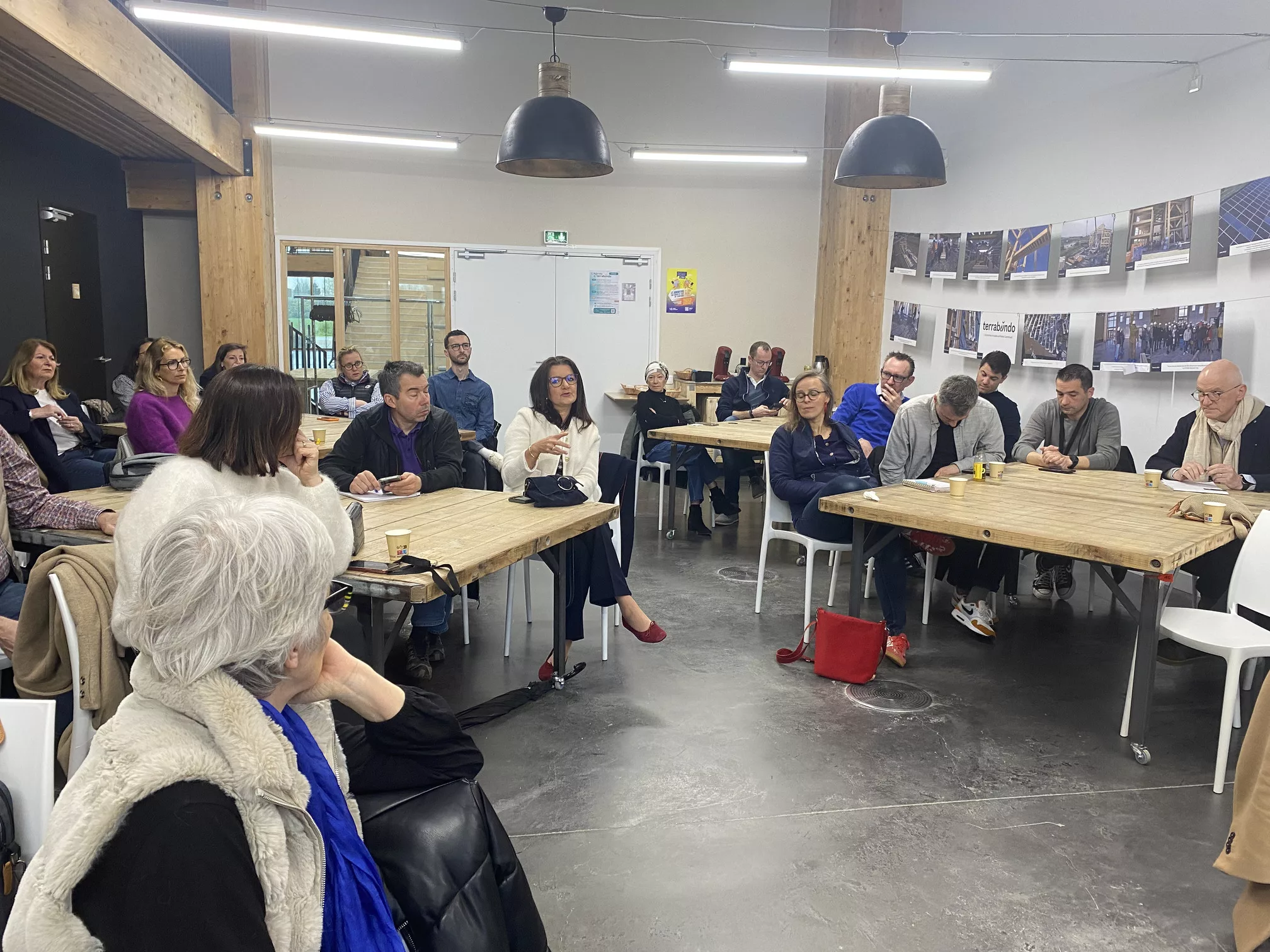 les entrepreneurs à l'écoute des conseils sur la cybersécurité