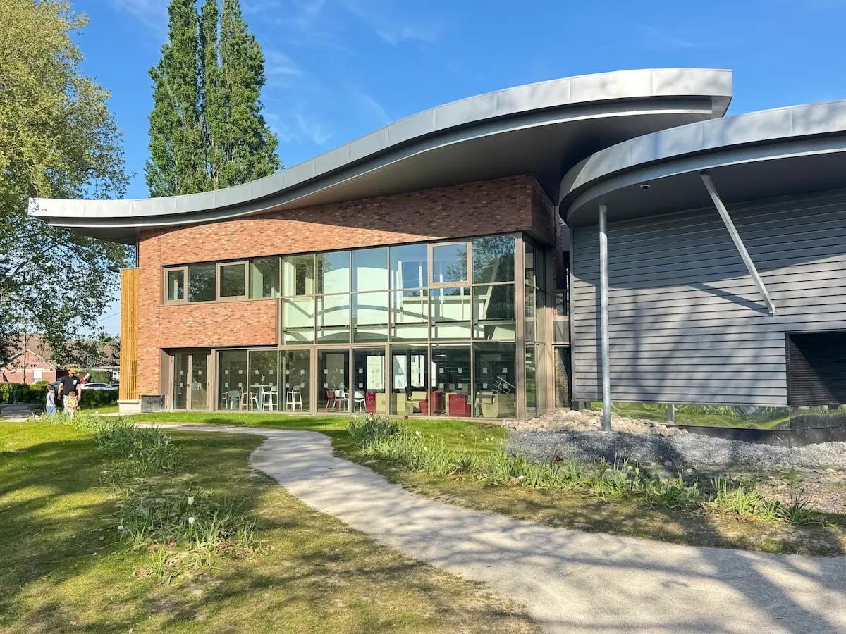 Maison des Liens a Douai Frais Marais concue selon une demarche de co design et d architecture biomimetique favorisant le bien etre et la connexion a la nature.