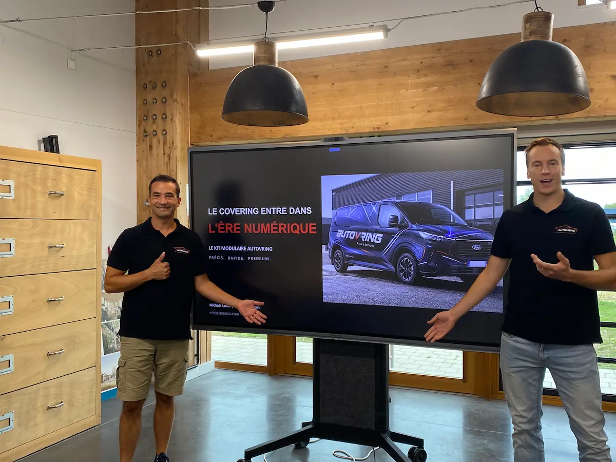 Michaël Collin et son associé présentent le covering de véhicule Autovring lors de la matinale du Pévèle Business Club