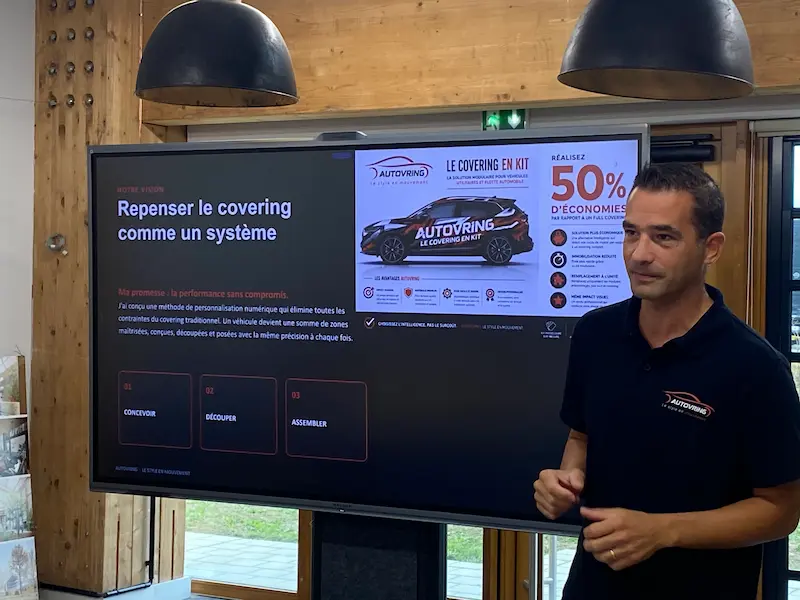 Michaël Collin présente le concept de covering de véhicule en kit Autovring lors de la matinale du Pévèle Business Club